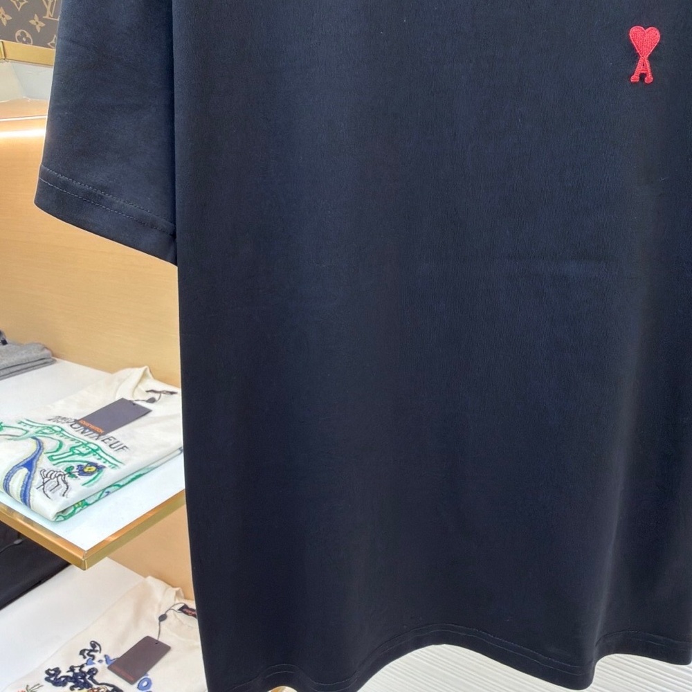 Ami Logo Embroidery Short-sleeve T-shirt - Picture 5 of 9